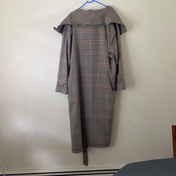 Pretty Little Thing Plus Size Plaid Coat - Picture 4 of 4